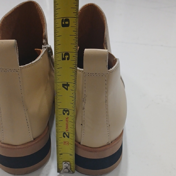 Elegant Tan Ankle Booties for Women Leather Sz7.5 Gentle Used Soft And Light - Picture 3 of 7